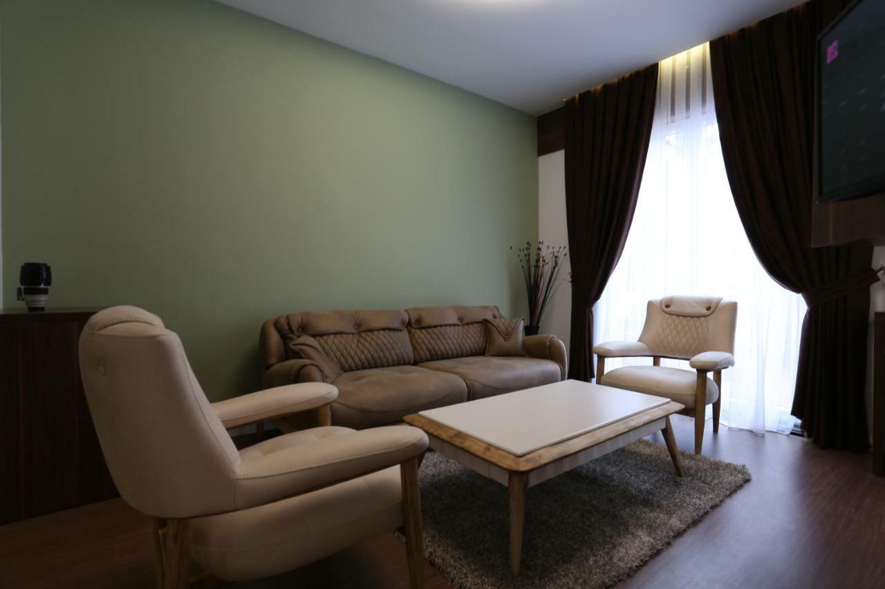 Kuint Hotel Peje Buitenkant foto