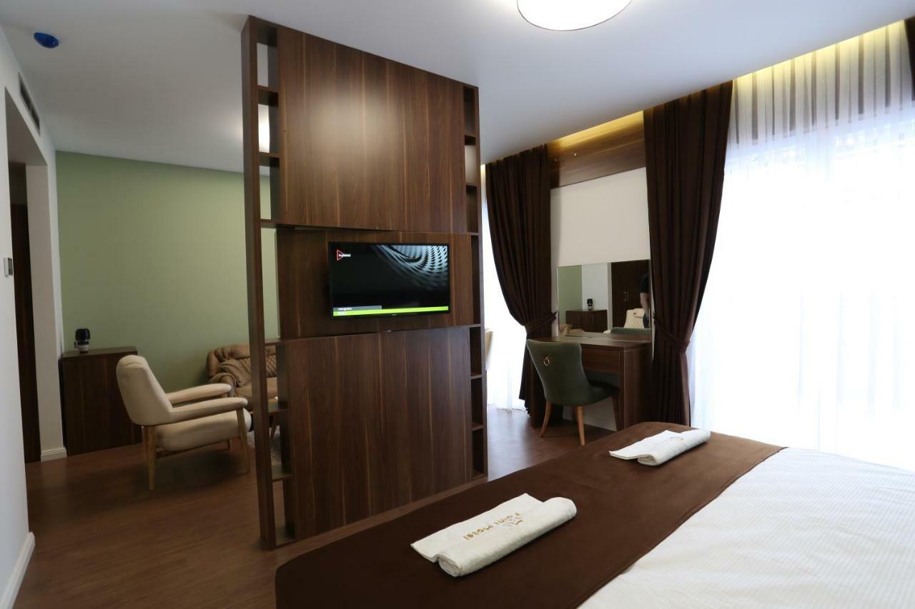Kuint Hotel Peje Buitenkant foto
