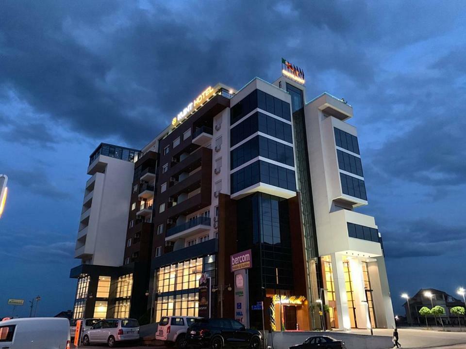 Kuint Hotel Peje Buitenkant foto