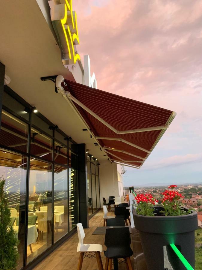 Kuint Hotel Peje Buitenkant foto